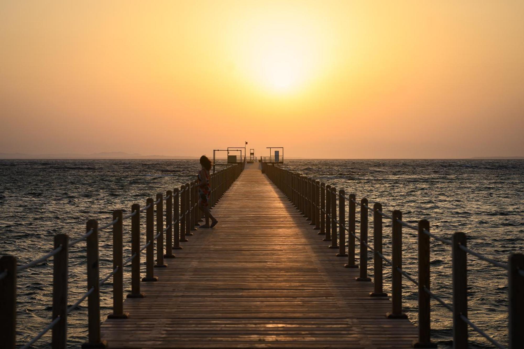 Iberotel Redsina Sharm el-Sheikh Bagian luar foto Sunset at the Red Sea