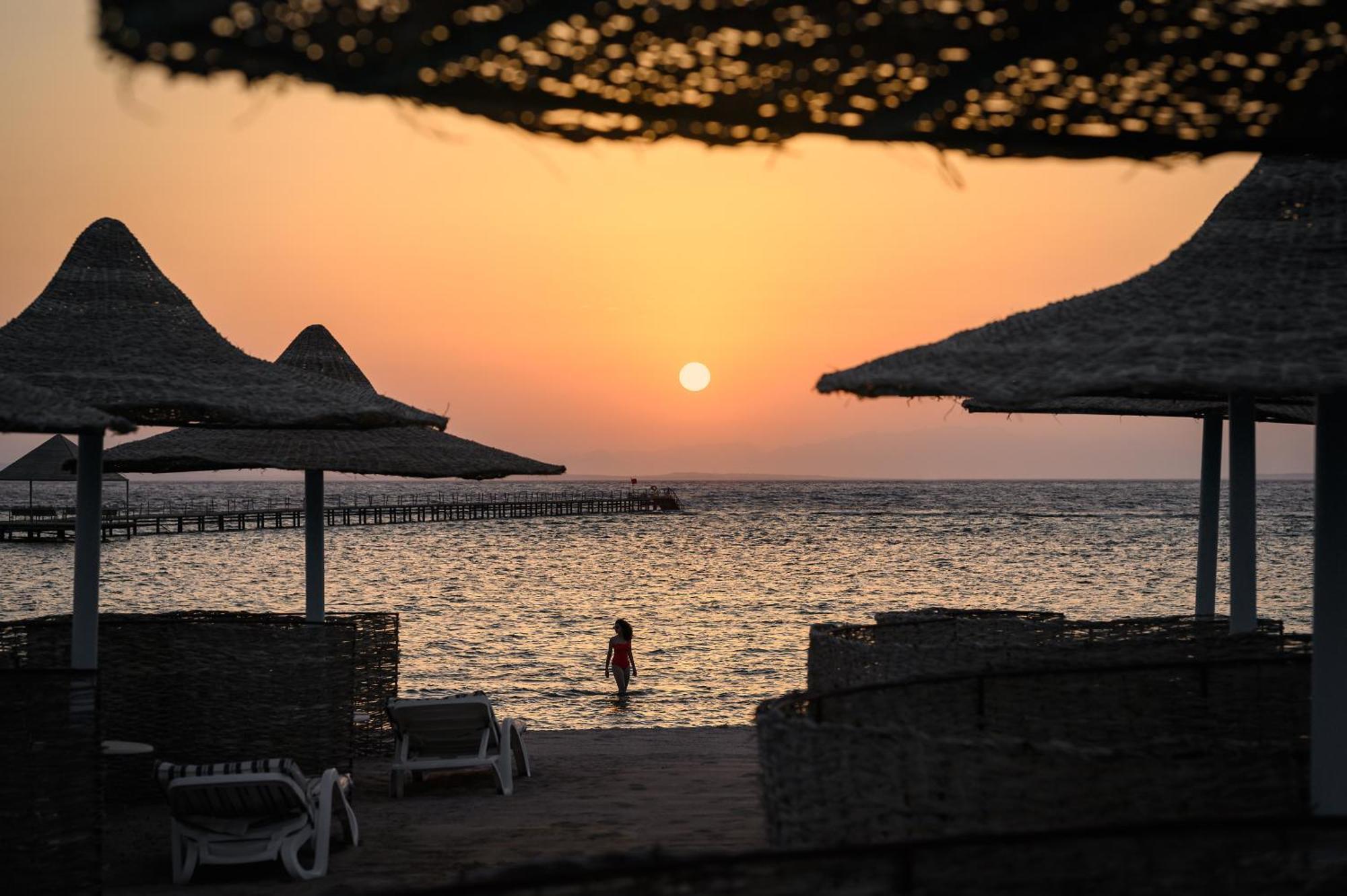 Iberotel Redsina Sharm el-Sheikh Bagian luar foto Sunset at the Dead Sea