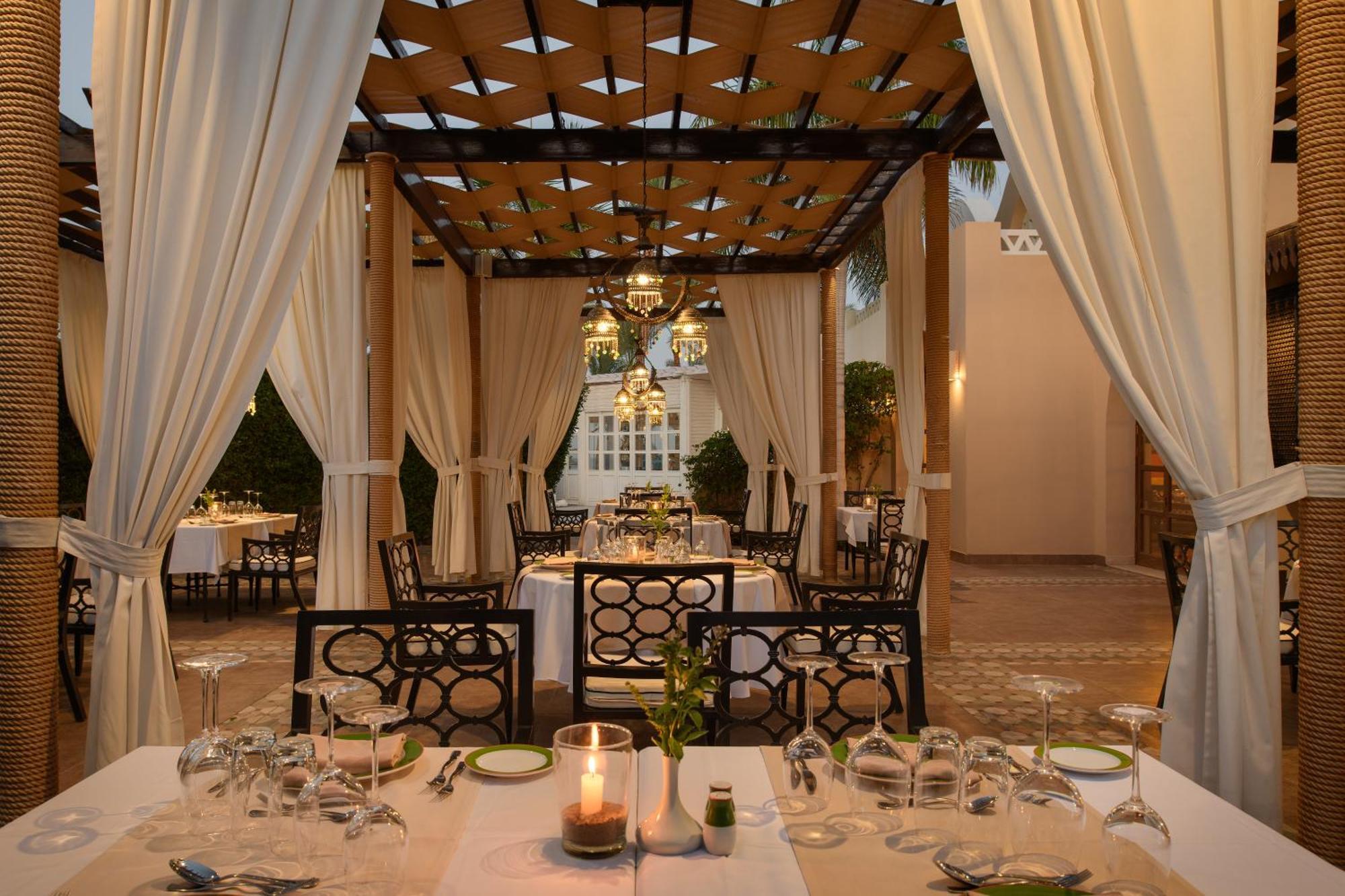 Iberotel Redsina Sharm el-Sheikh Bagian luar foto The restaurant at the hotel