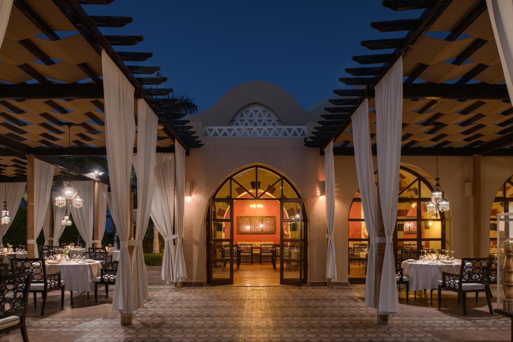Iberotel Redsina Sharm el-Sheikh Bagian luar foto The restaurant at the hotel